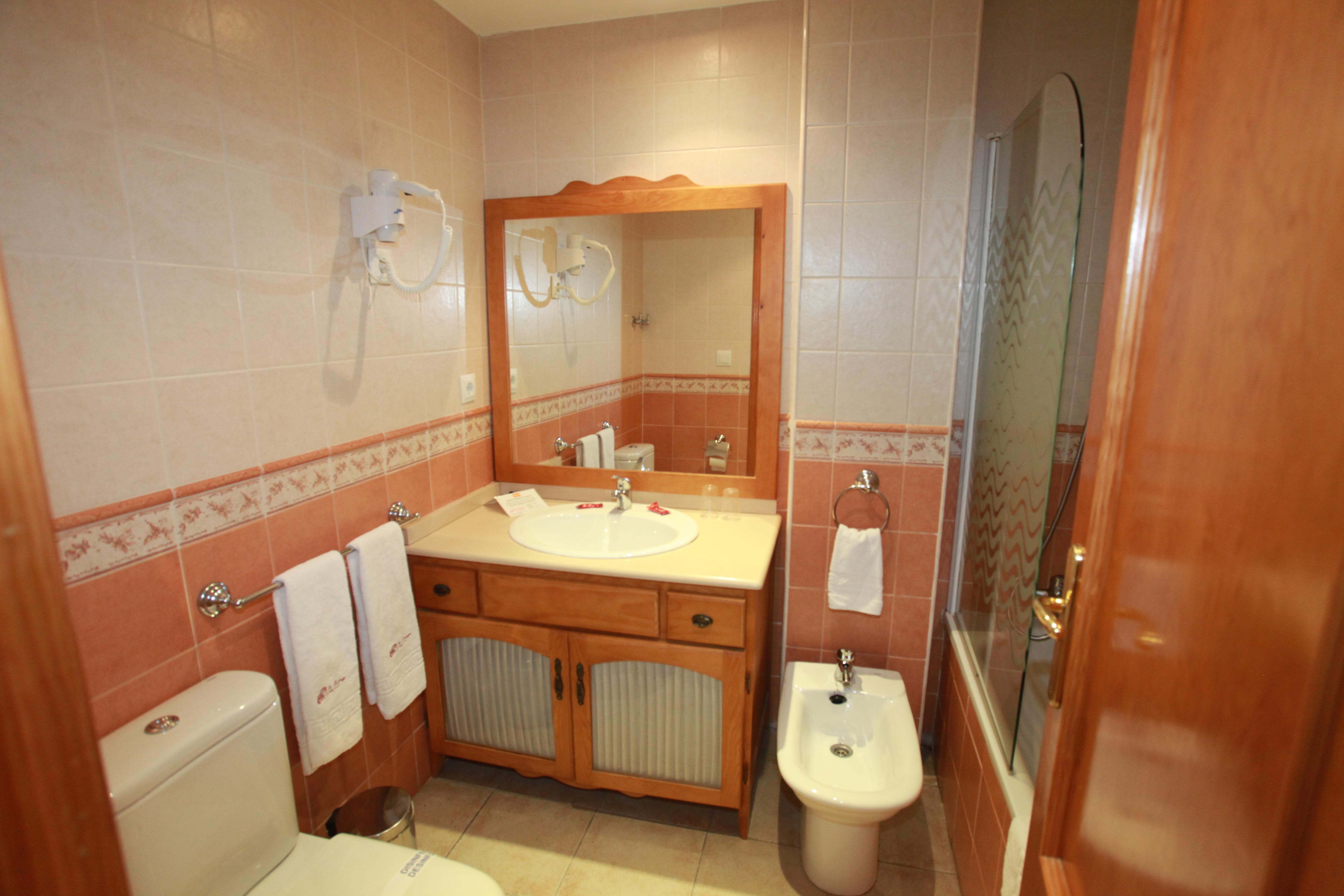Hotel La Bodega ซิวดัด-โรดรีโก ภายนอก รูปภาพ